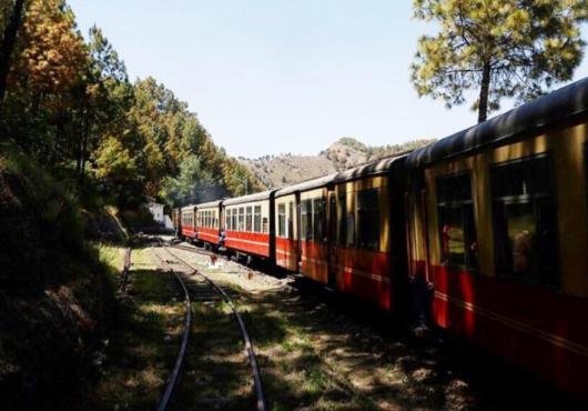 कालका-शिमला ट्रैक पर शुरू होगी नई सेवा, सैलानी एक ही टिकट पर किसी भी ट्रेन कोच में कर सकेंगे सफर
