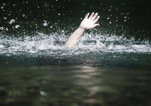 अनियंत्रित होकर तालाब में गिरे बेटे को बचाने के लिए माँ ने लगाई छलांग, दोनों की मौत  