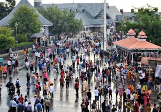 कोरोना कर्फ्यु में ढील का असर, 2 हफ़्तों में हिमाचल पहुंचे 2 लाख से ज़्यादा प्रयटक वाहन 