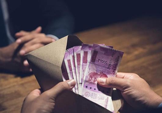 विजिलेंस ने रंगे हाथ दबोचा पंचायत सचिव, एनओसी के लिए मांग रहा था 12 हज़ार की रिश्वत