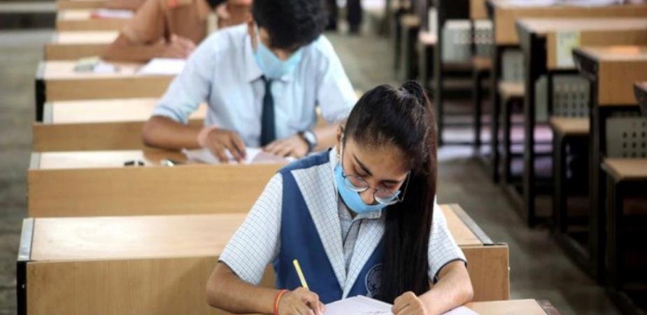 SC approves CBSE-ICSE policy on 12th examination