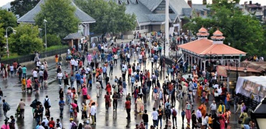 more than 2 lakh tourist vehicles reached Himachal in 2 weeks