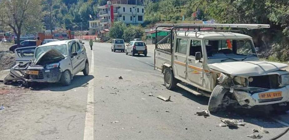  हिमाचल की सड़को में नज़रें हटी दुर्घटना घटी