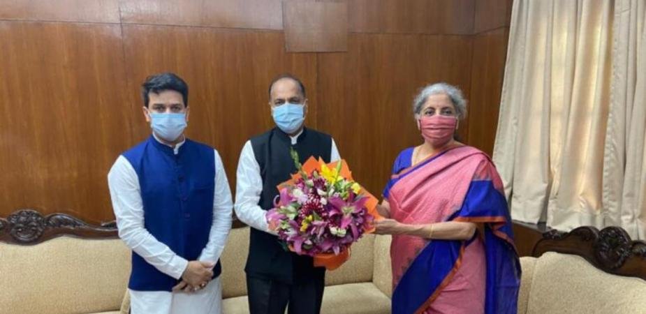शिमला  : मुख्यमंत्री जय राम ठाकुर ने आज नई दिल्ली में केंद्रीय वित्त मंत्री निर्मला सीतारमण से भेंट की