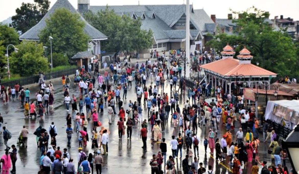 कोरोना कर्फ्यु में ढील का असर, 2 हफ़्तों में हिमाचल पहुंचे 2 लाख से ज़्यादा प्रयटक वाहन 